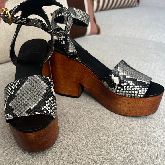 Tory Burch Black and White Snakeskin Platform Sandals - Picture 1 of 3